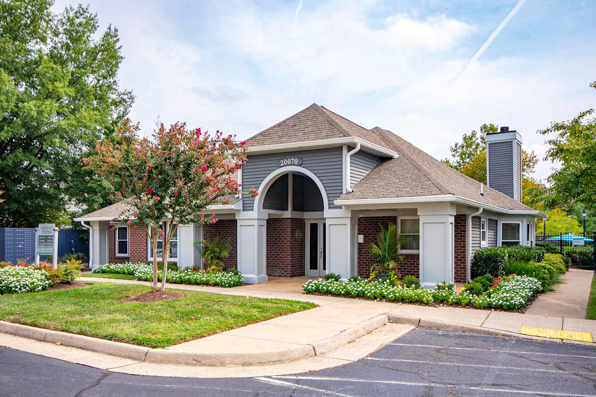 Saddle Ridge Apartments leasing office - Ashburn, VA