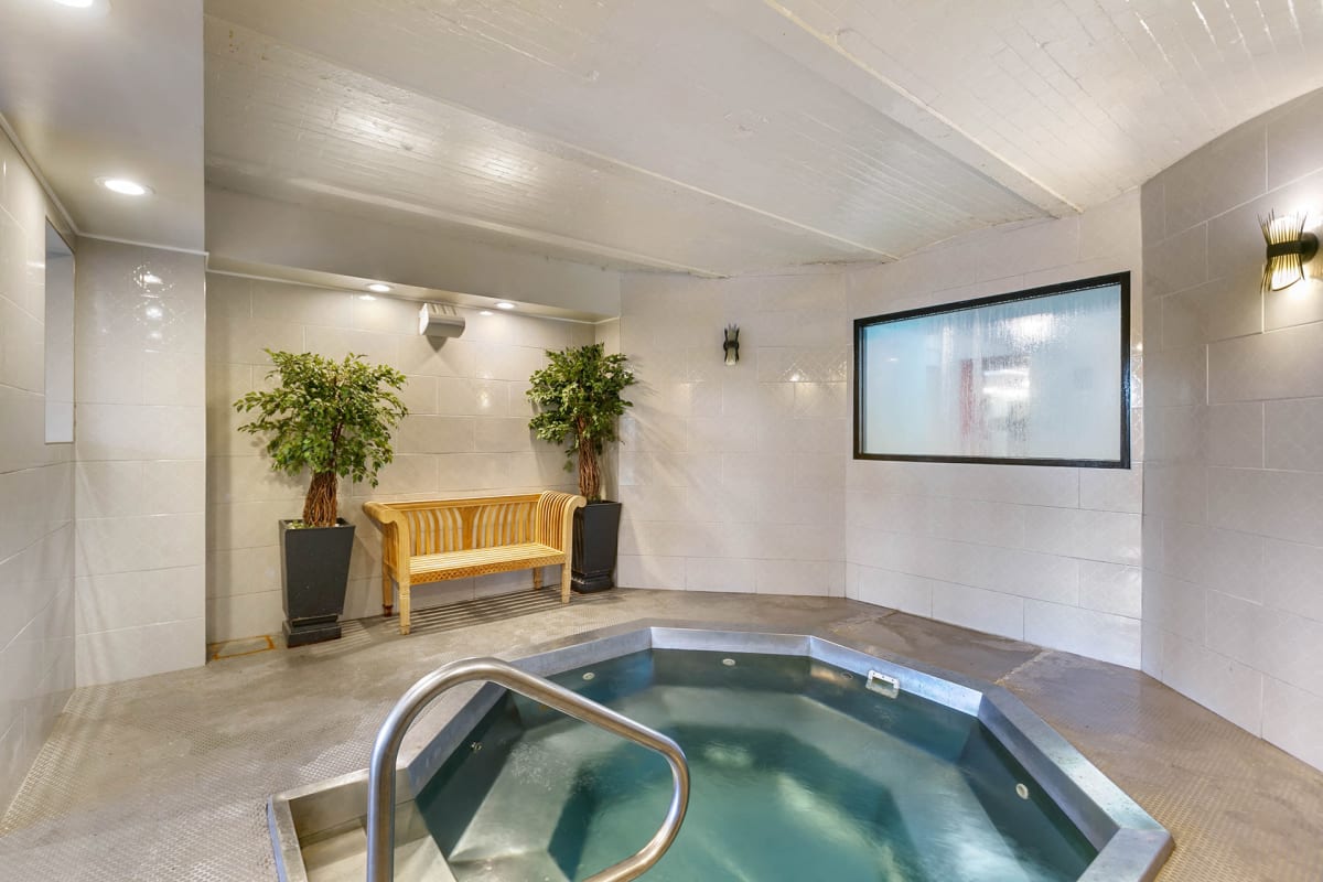 Alden Park Luxury Apartments hot tub - Philadelphia, PA