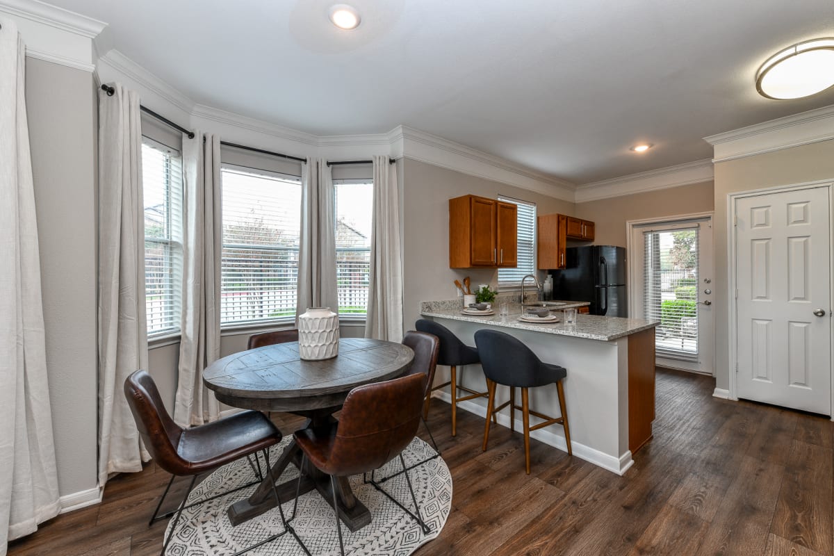 Artesian on Westheimer dining area with breakfast bar - Houston, TX