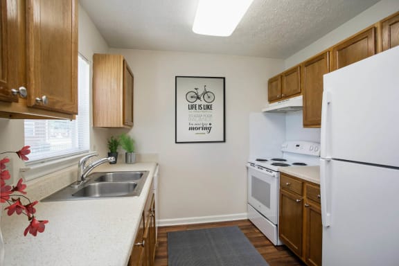 Kitchen at Chariot Pointe Apartments, Murfreesboro, TN 37130
