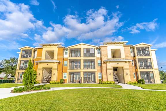 A promotional image for apartment homes offering up to $500 off move-in costs.