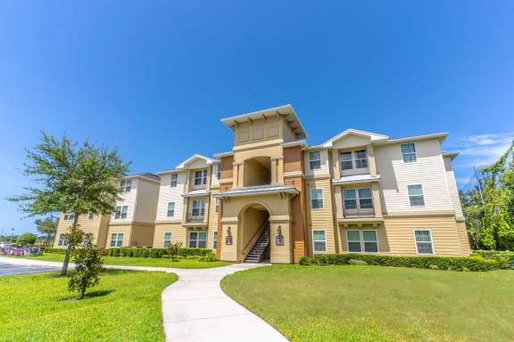 An advertisement for a lease special offering up to $300 off on select 3 and 4 bedroom apartment homes.