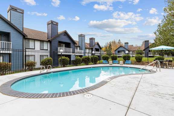 Elevate Apartments in Lynnwood, Washington Exterior and Pool