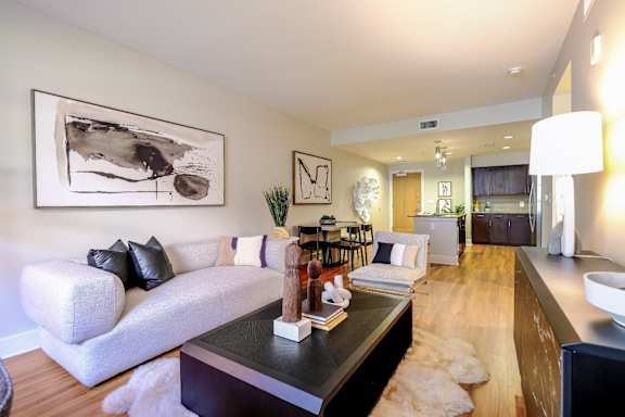 spacious living area at Berkshire Riverview luxury Austin apartments for rent