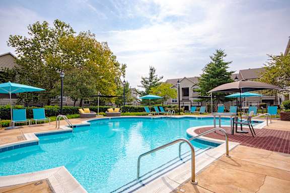 Saddle Ridge pool.