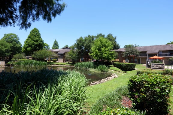 Diamond Lakes exterior.