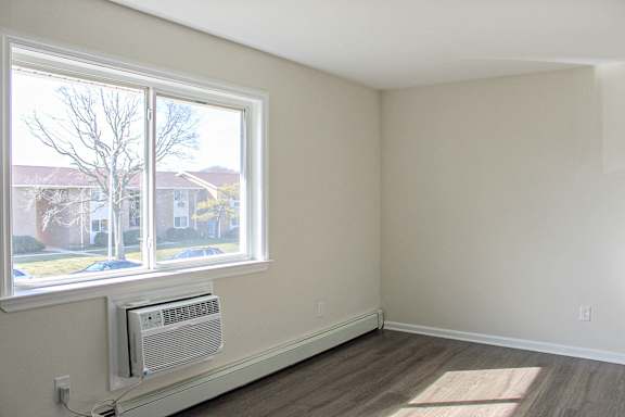 best garden style one bedroom and two bedroom rental apartments for rent at edgewater east/west apartments in long branch, nj near the jersey shore beach on the water