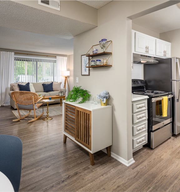 Kitchen & Dining Area