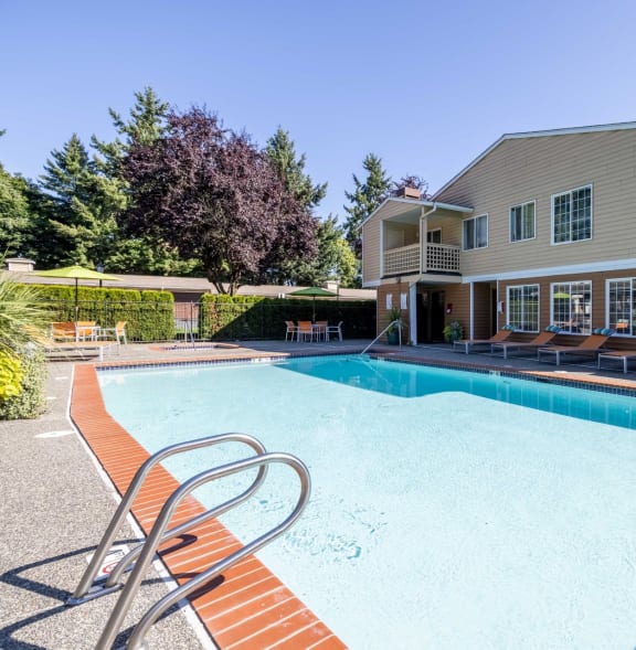 Cascadia Pointe Apartments in Everett, Washington Pool with Lounge Chairs