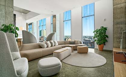 Reverb Apartments in Kansas City, Missouri Clubhouse Lounge with Beautiful Views