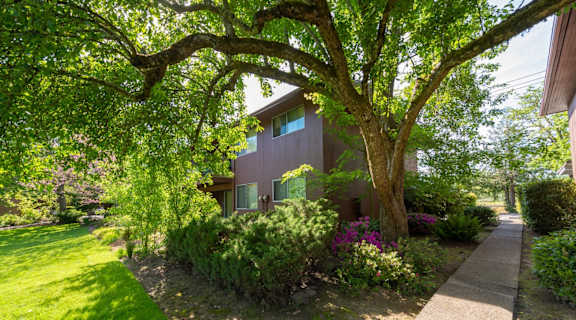 Royal Oaks Apartments Exterior