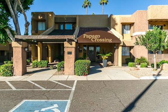 Papago Crossing Apartments in Phoenix, Arizona Exterior