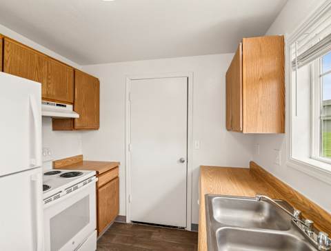 Evergreen Townhouses in Springfield, Oregon Model Kitchen