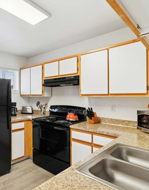 Jenna Village Apartments in Springfield, Oregon Model Kitchen