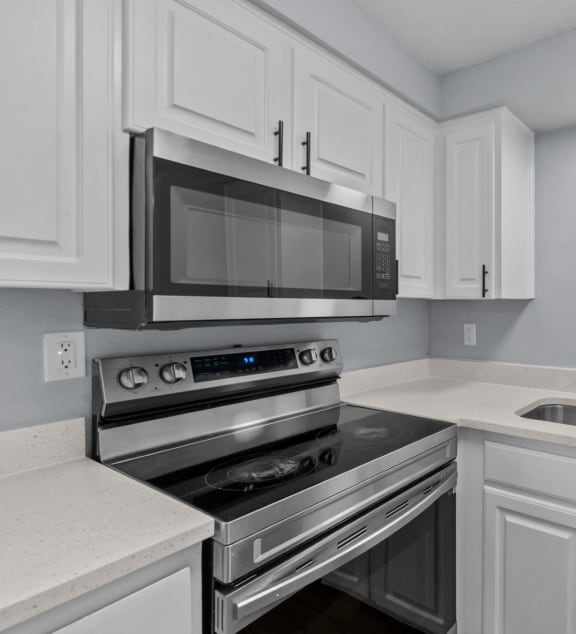 Sugar Pine Townhomes in Boise, Idaho Kitchen with Stainless Steel Appliances