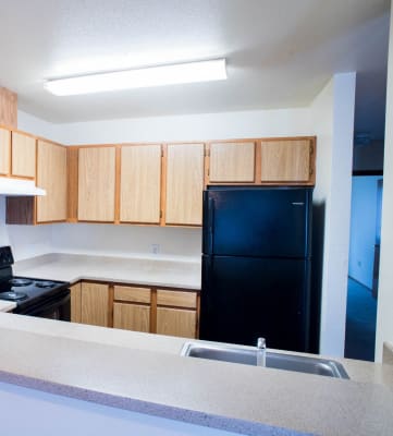 Fully Equipped Kitchen at Alder Crossing Apartments, Portland, OR, 97233