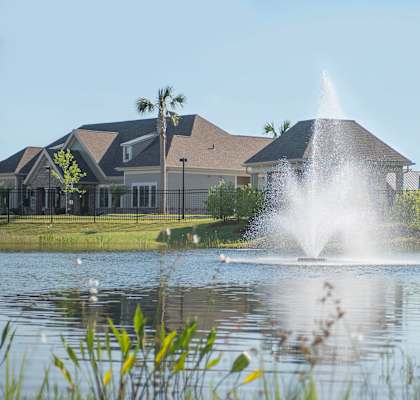 Summit Gulf Breeze Pond and Foundtain