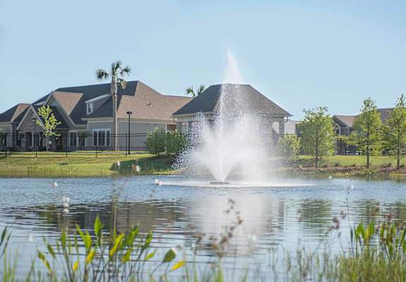 Summit Gulf Breeze Pond and Foundtain