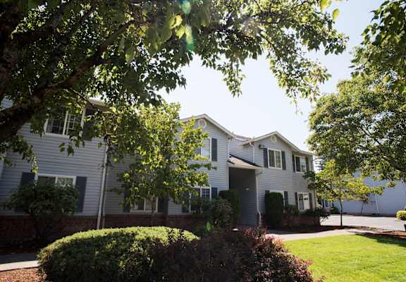 Green Lawn Space at Alder Crossing Apartments, Oregon, 97233