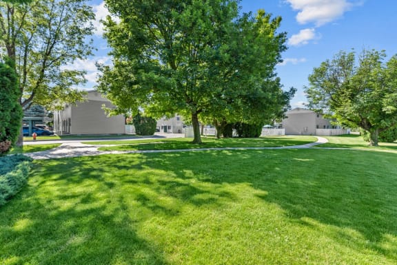 Sugar Pine Townhomes in Boise, Idaho Courtyard with Walking Path