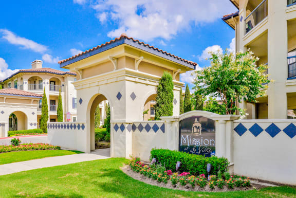 Mission at La Villita Apartments in Irving, TX offers 1, 2 & 3 bedroom apartment homes.