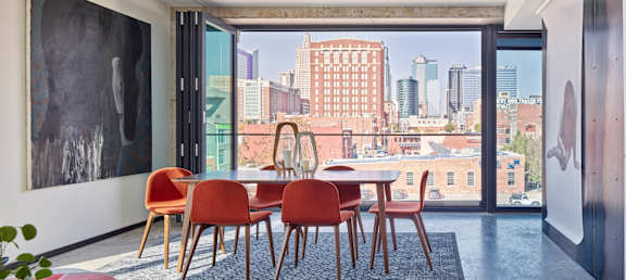 Reverb Apartments in Kansas City, Missouri Clubhouse Lounge with Beautiful City Views
