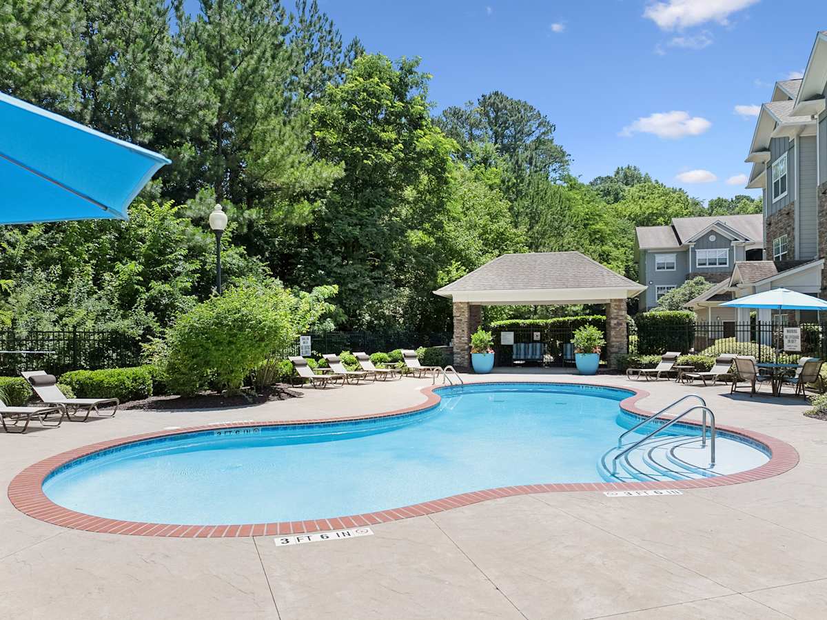 Vintage Retreat Apartments swimming pool with gazebo - Cleveland, TN