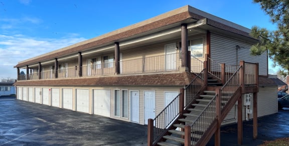 Creekside Apartments Exterior