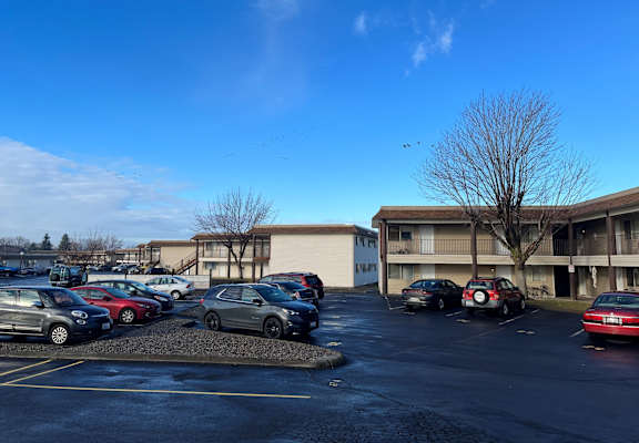 Creekside Apartments Exterior and Parking