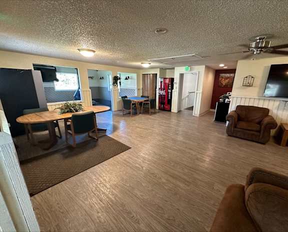 Clearwater Square Apartments in Kennewick, Washington Clubhouse Lounge