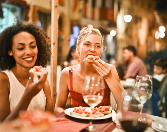 Residents Dining Out at Water's Edge Apartments, 33351