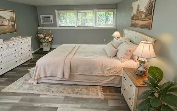 Bedroom with Bed at Lifestyle Apartments at Syracuse, Syracuse