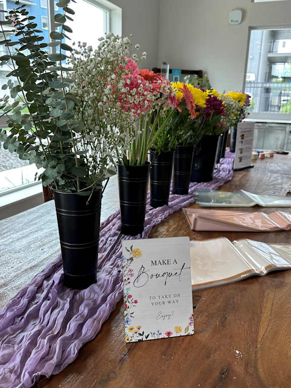 A bouquet of flowers is sitting on a table.