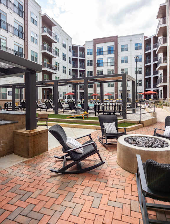 Alton Optimist Park Apartments Outdoor Courtyard and Fire Pit