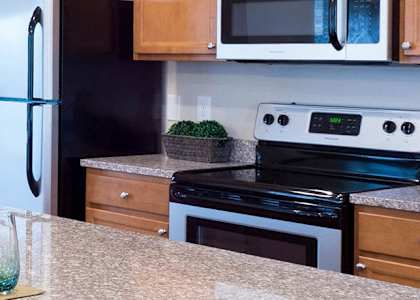 Avon Lake OH apartment rentals Redwood Avon Lake flash gallery kitchen