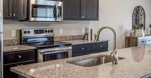 Grand Rapids Michigan Apartment Rentals Redwood Living Redwood Grand Rapids Bainbrook Way Flash Gallery Kitchen
