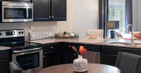 Fort Wayne indiana apartment rentals redwood fort wayne diebold road flash gallery kitchen to living