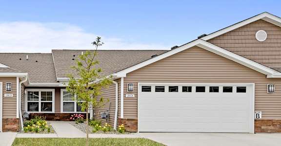 Brownstown Michigan  Apartment Rentals Redwood Brownstown Telegraph Sibley Road Flash Gallery Exterior