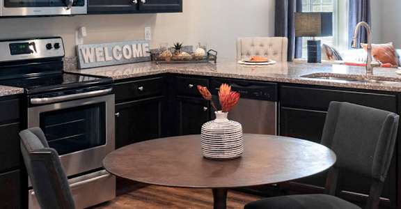 Indianapolis Indiana Apartment Rentals Redwood Living Redwood Indianapolis Flash Gallery Kitchen