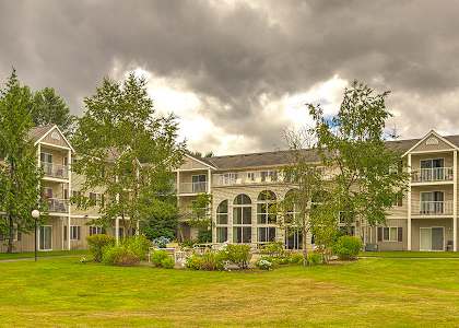 View of Building and Grass at VINTAGE AT MOUNT VERNON Apartments, Mt. Vernon, 98273