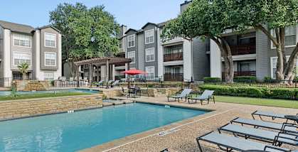 Community Swimming Pool with Pool Furniture at Cobblestone Apartments located in Arlington, TX-HERO.