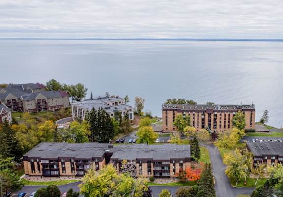 View of Les Chateaux apartment community on the shores of lake superior in Duluth mn