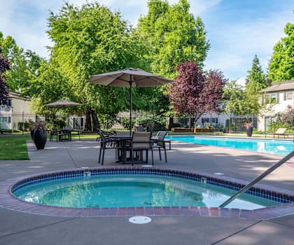 Aspire Eugene Apartments in Eugene, Oregon Hot Tub and Pool