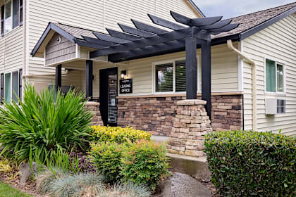 Aspire Oregon City Apartments in Oregon City, Oregon Clubhouse Exterior
