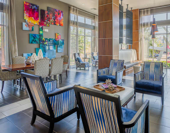Avant on Market Center - Clubhouse with nearby business center