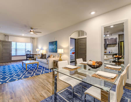 Luxury Apartments in Louisville, KY | The Gentry at Hurstbourne