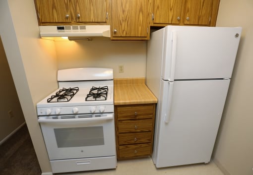 Fitted Kitchen at Willowood Apartments, Ohio, 44095