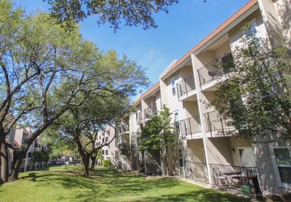 Apartments in Vickery Midtown Dallas Princeton Court