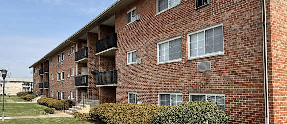 A red brick building with a balcony on the second floor.