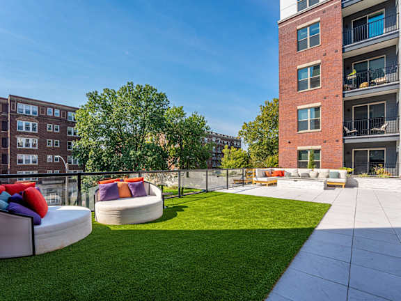 Lobby cove seat at Chelsea Apartments, St Louis